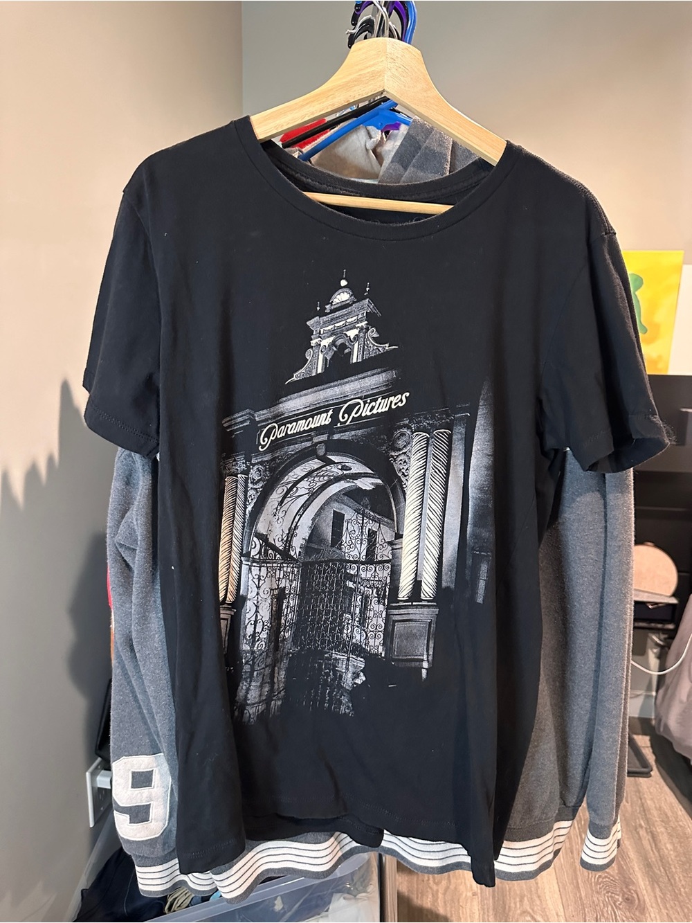 Paramount Pictures Women’s Glow In The Dark T-Shirt Size Small Pre-Owned
